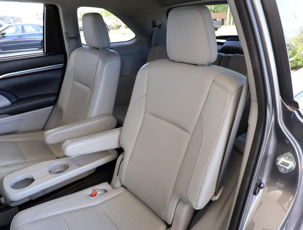 Toyota Highlander Limited FWD V6 2015