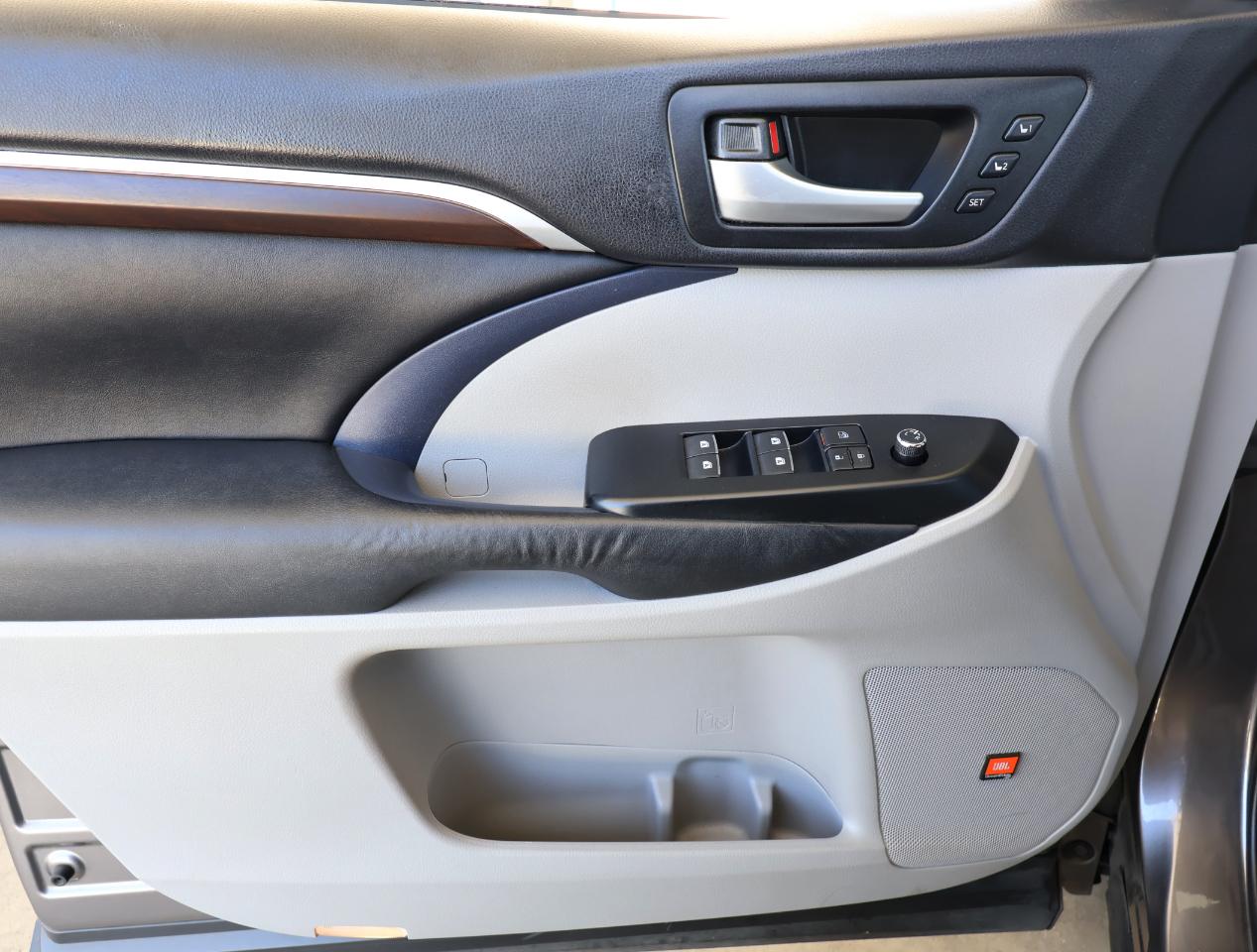 Toyota Highlander Limited FWD V6 2015