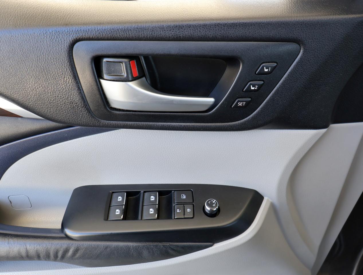 Toyota Highlander Limited FWD V6 2015