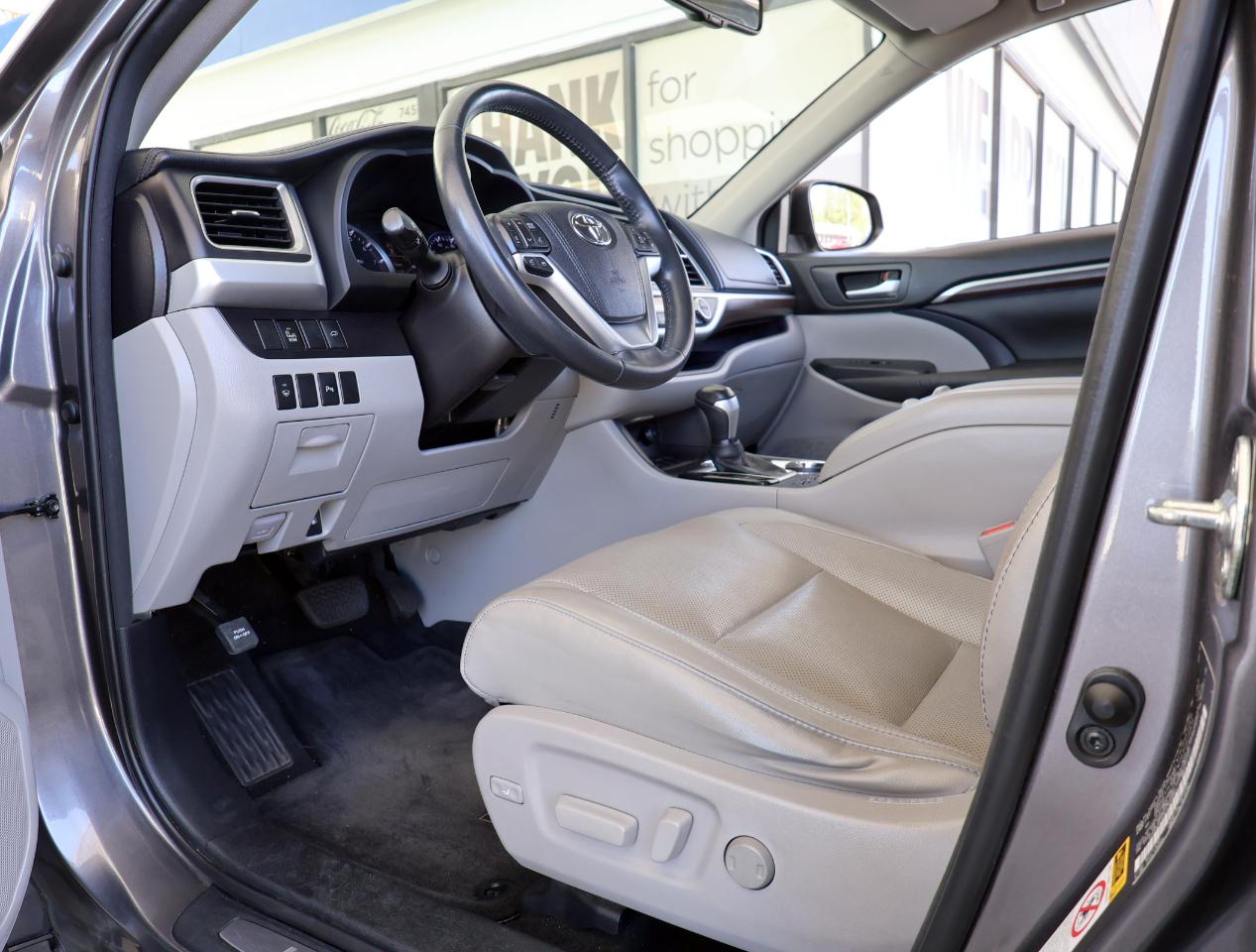 Toyota Highlander Limited FWD V6 2015