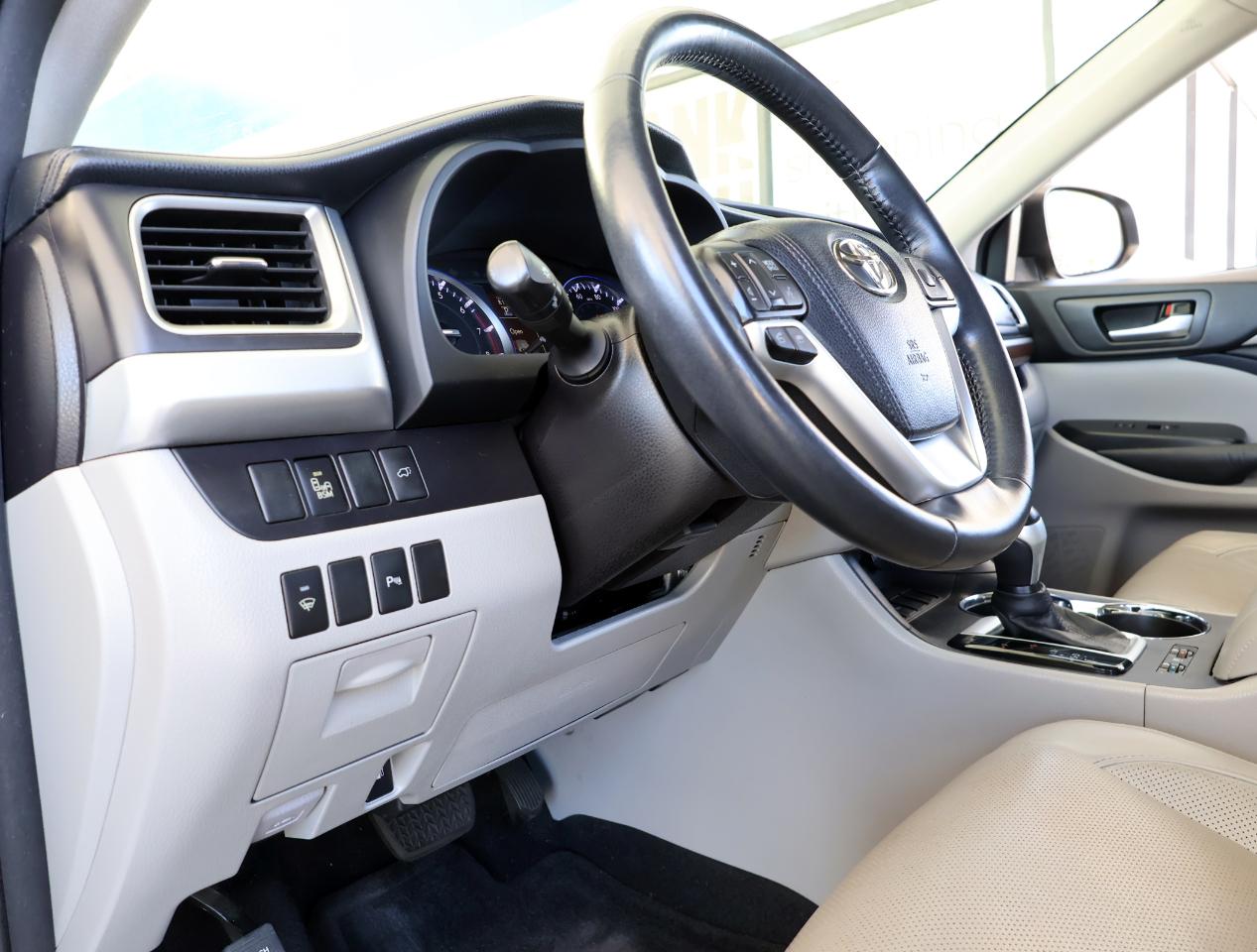 Toyota Highlander Limited FWD V6 2015