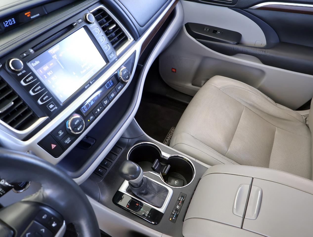 Toyota Highlander Limited FWD V6 2015