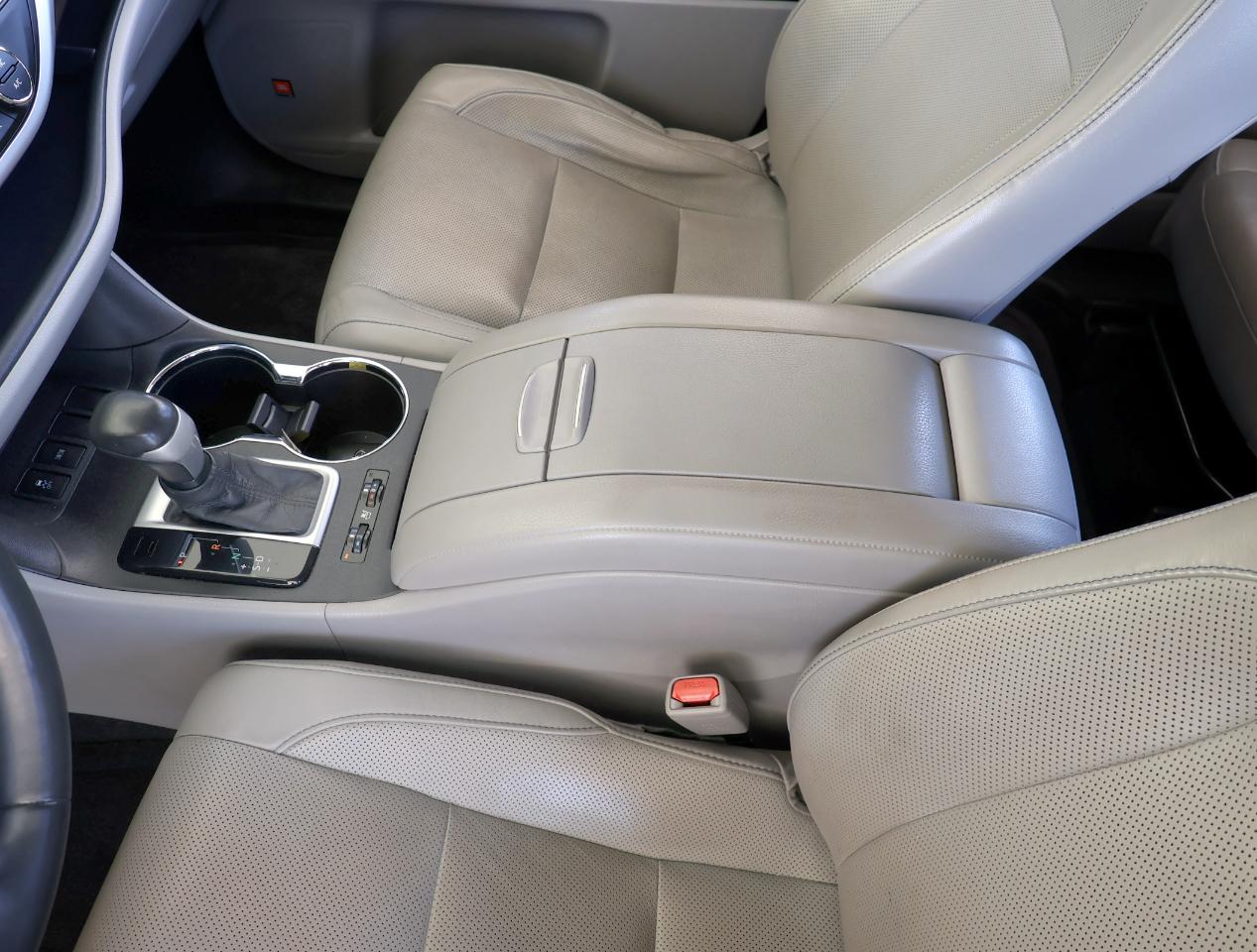 Toyota Highlander Limited FWD V6 2015