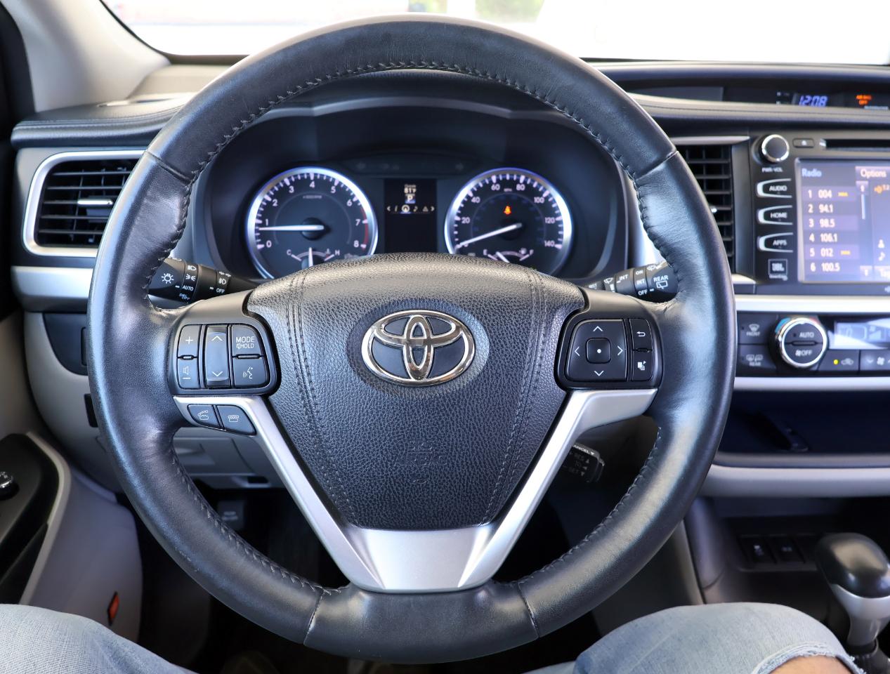 Toyota Highlander Limited FWD V6 2015