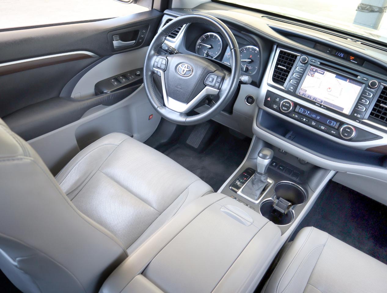 Toyota Highlander Limited FWD V6 2015