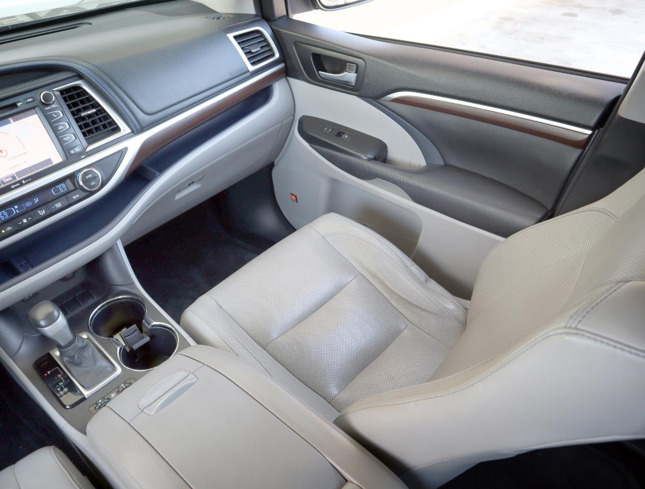 Toyota Highlander Limited FWD V6 2015