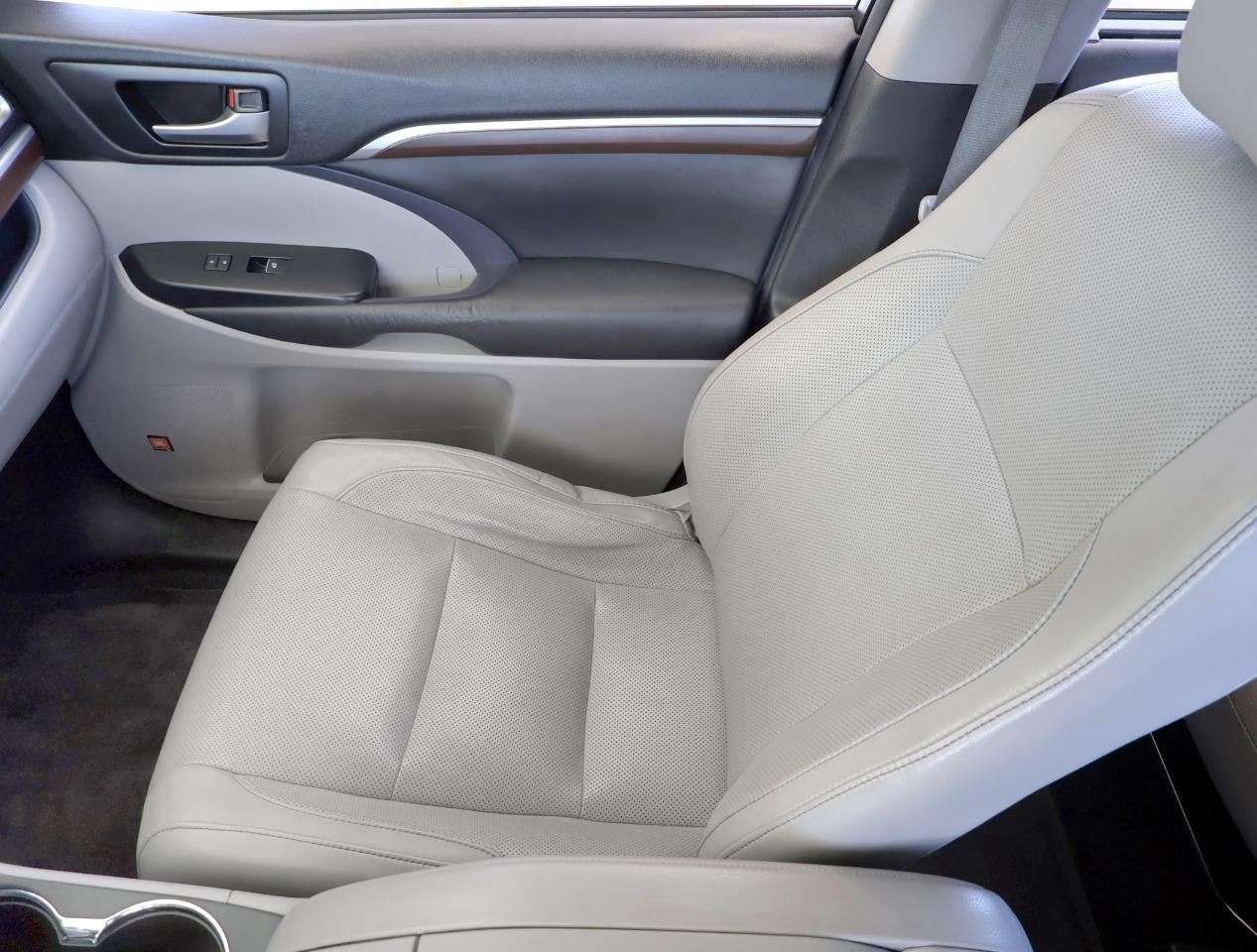 Toyota Highlander Limited FWD V6 2015