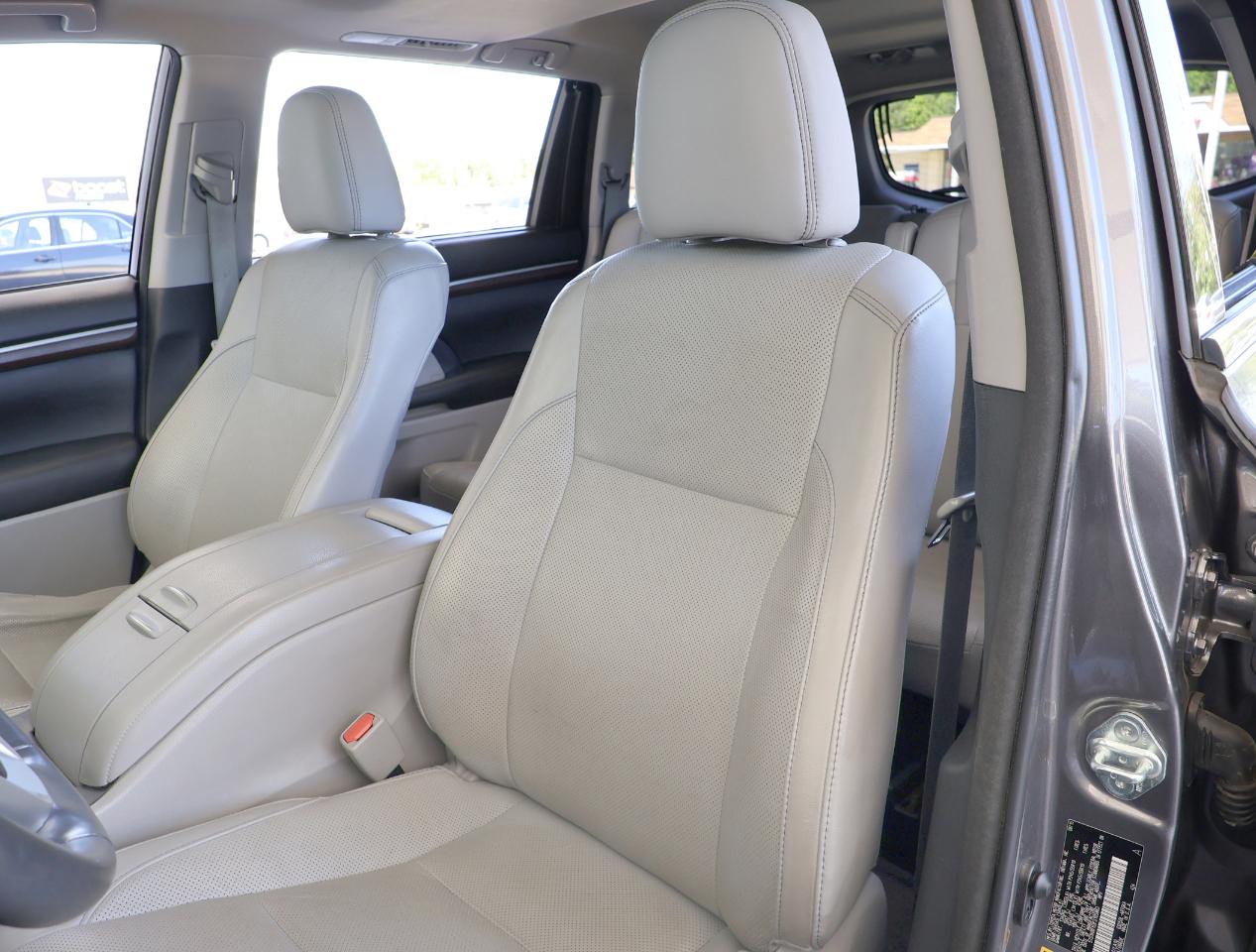 Toyota Highlander Limited FWD V6 2015