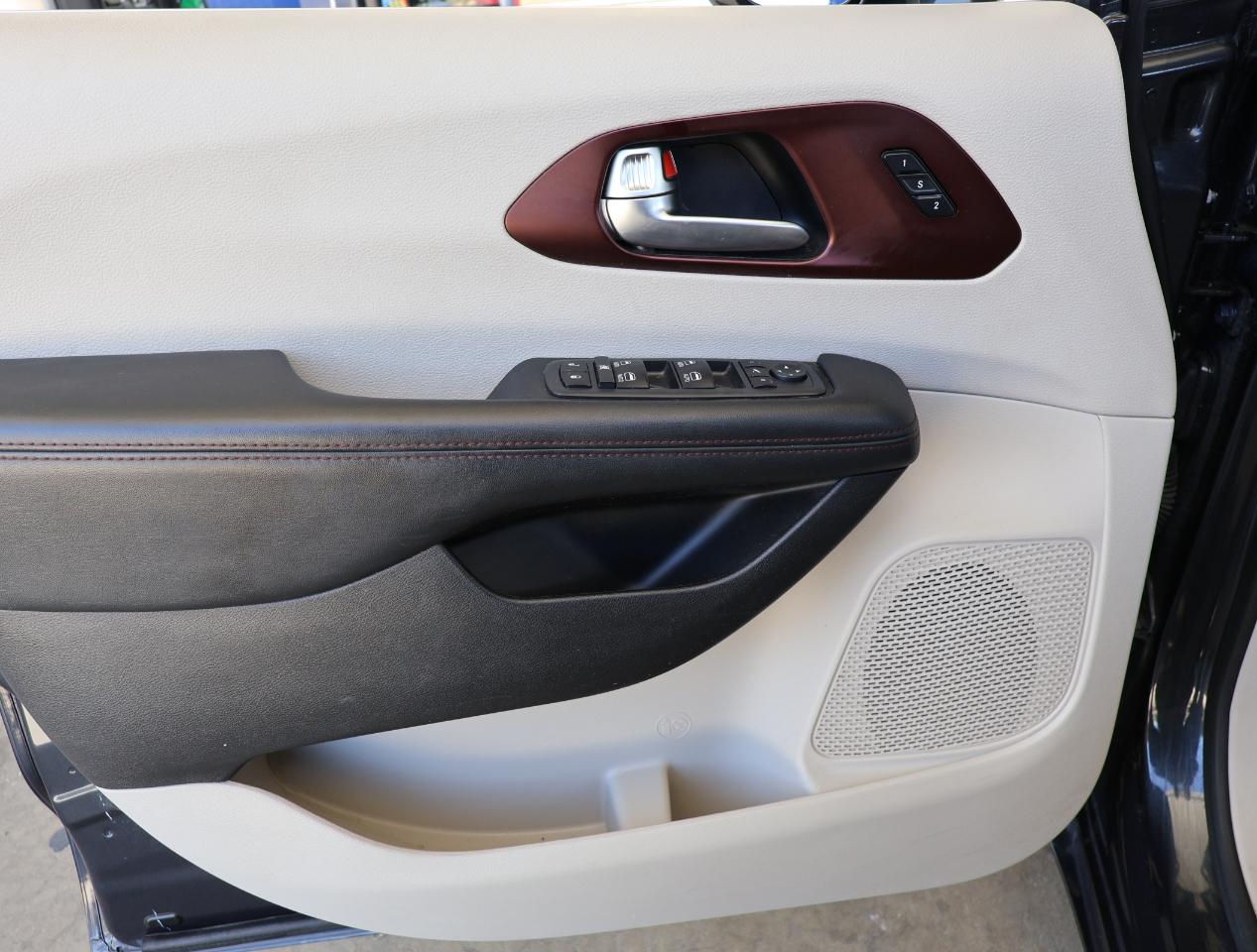 Chrysler Pacifica Limited 2020