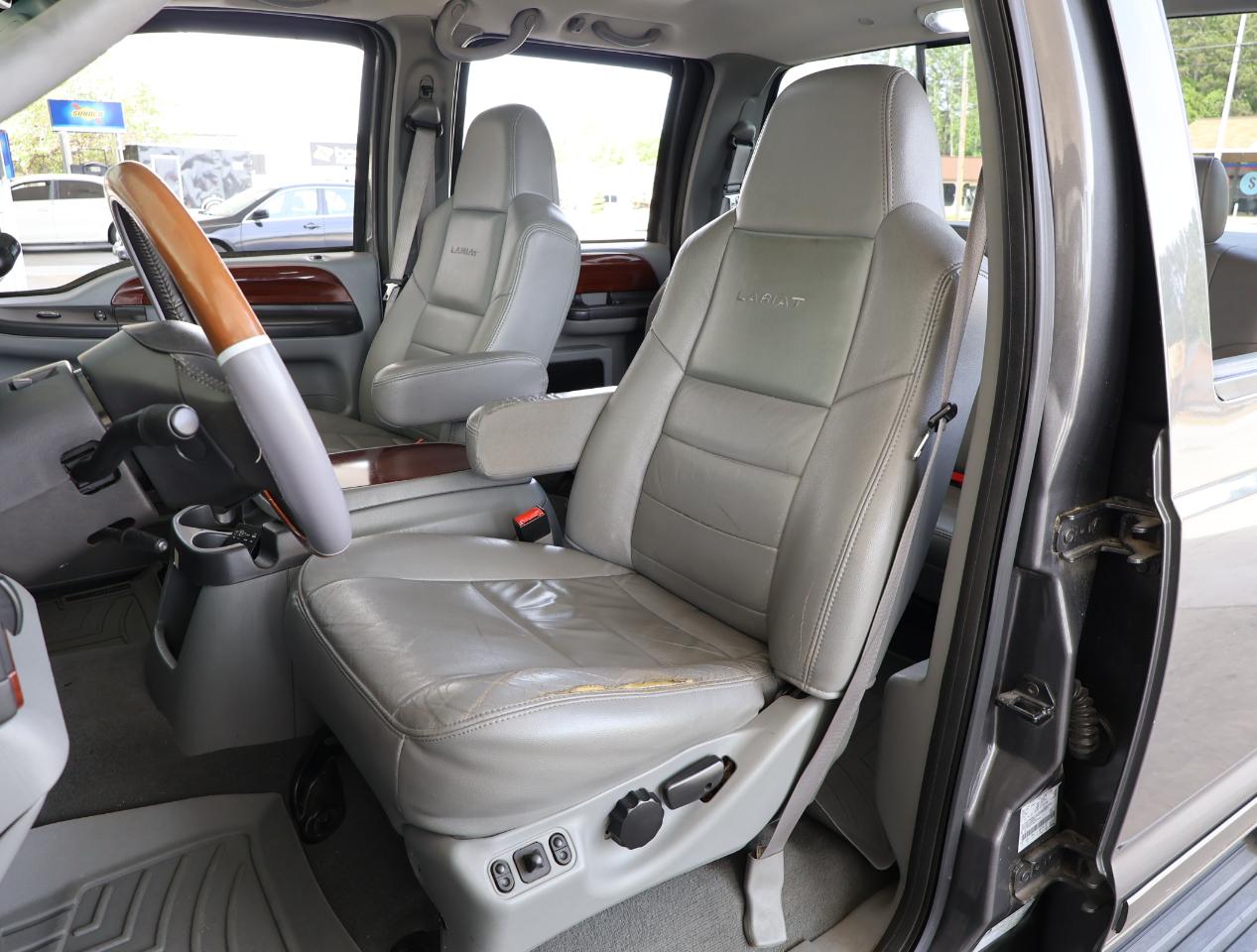 Ford F-250 SD Lariat Crew Cab Long Bed 2WD 2006