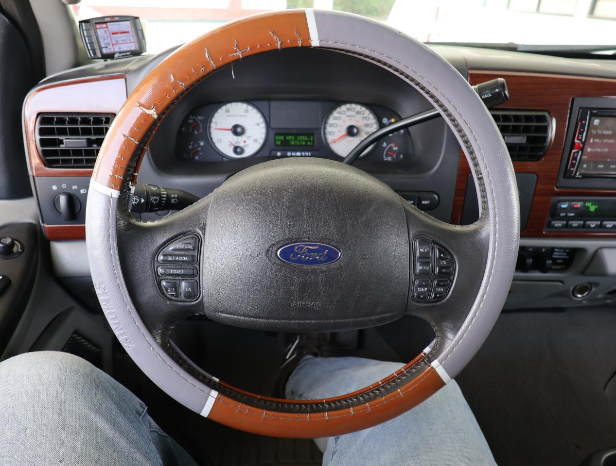 Ford F-250 SD Lariat Crew Cab Long Bed 2WD 2006