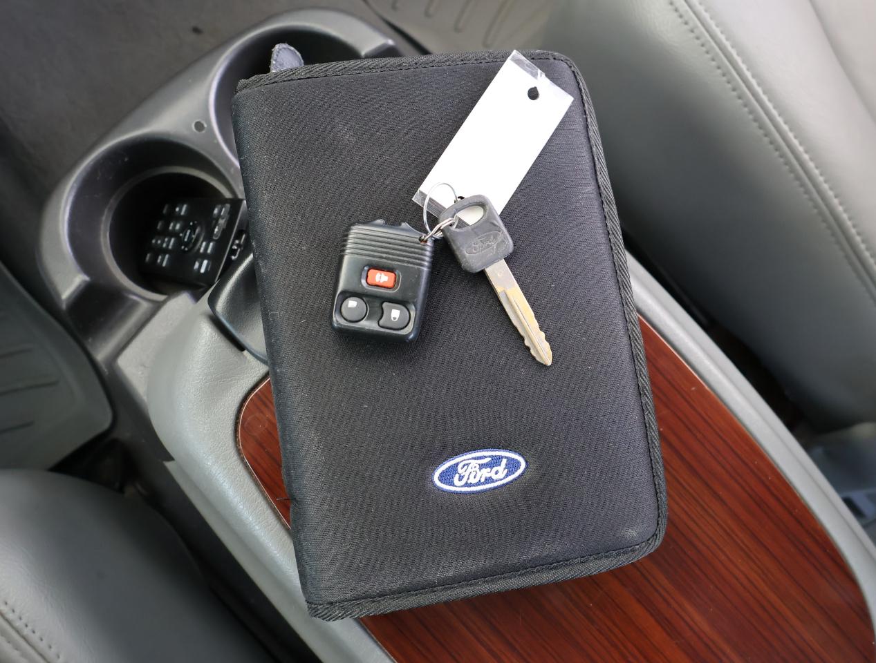 Ford F-250 SD Lariat Crew Cab Long Bed 2WD 2006