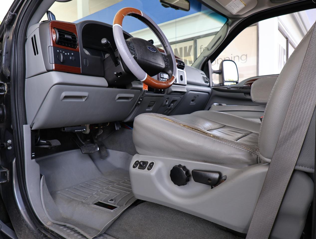 Ford F-250 SD Lariat Crew Cab Long Bed 2WD 2006