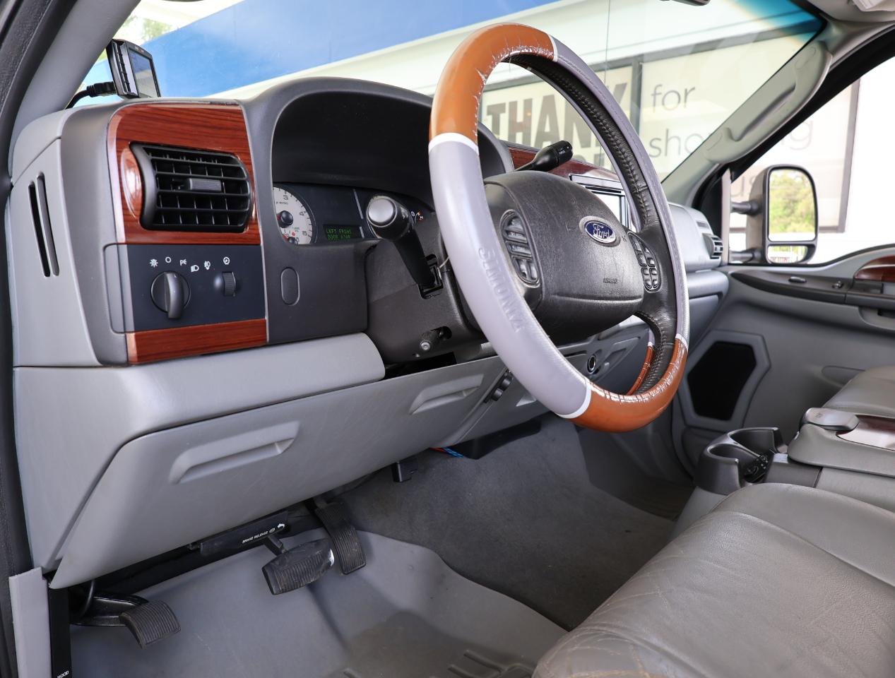 Ford F-250 SD Lariat Crew Cab Long Bed 2WD 2006