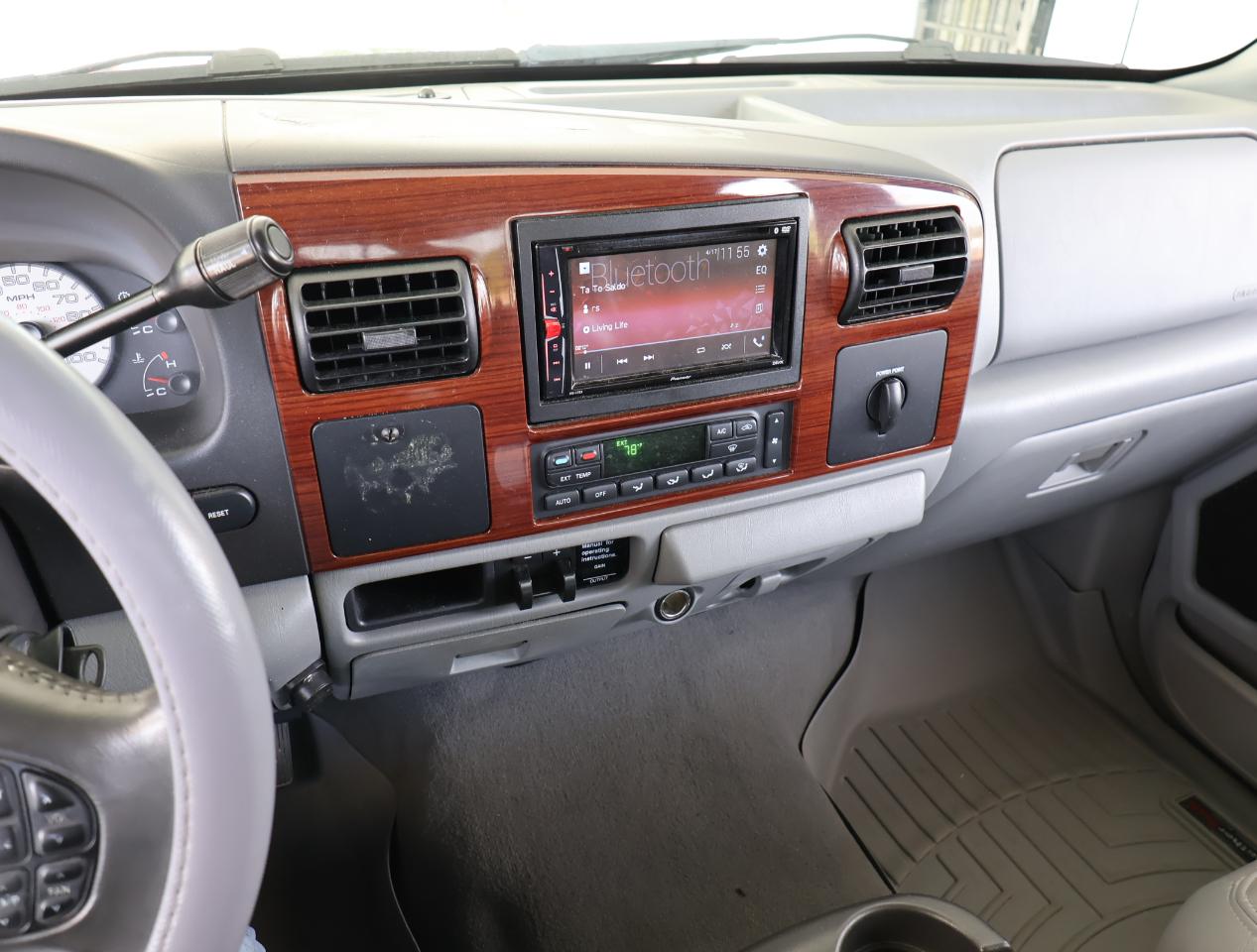 Ford F-250 SD Lariat Crew Cab Long Bed 2WD 2006