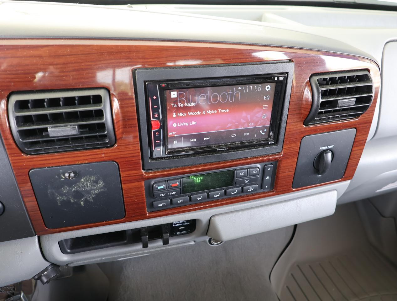 Ford F-250 SD Lariat Crew Cab Long Bed 2WD 2006