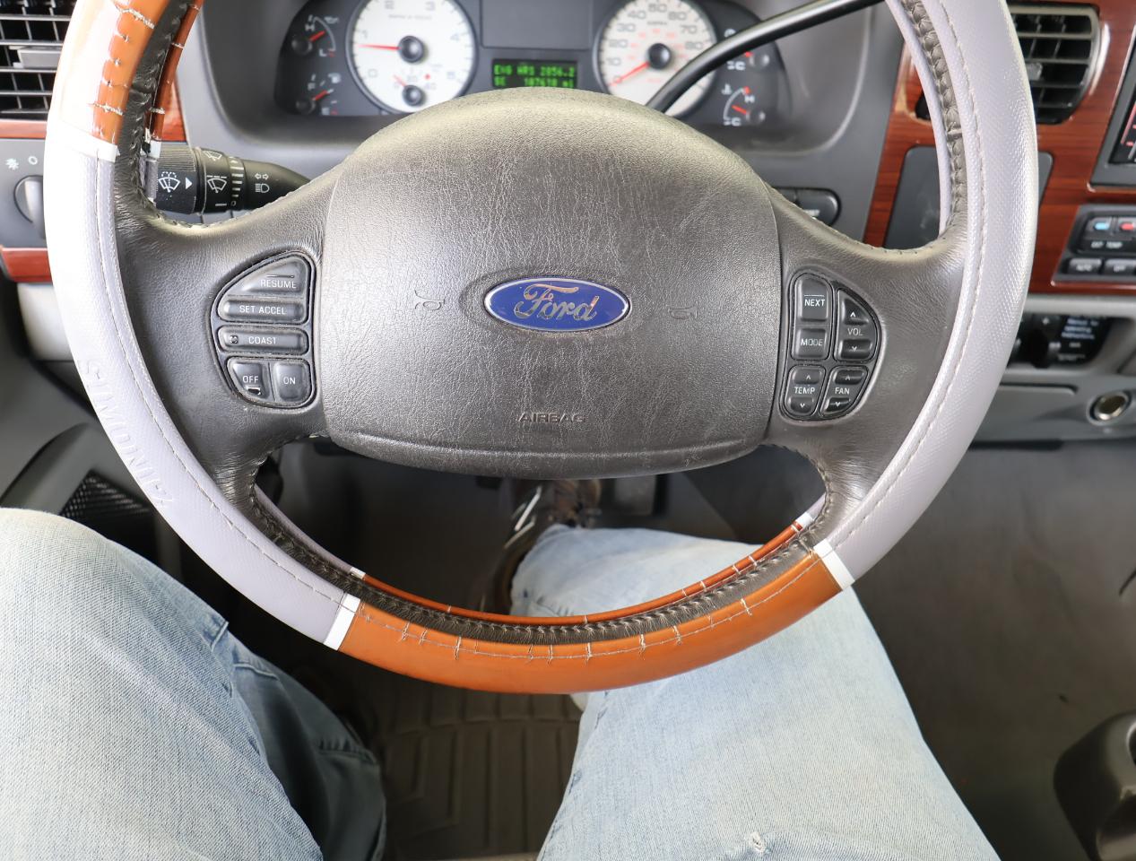 Ford F-250 SD Lariat Crew Cab Long Bed 2WD 2006