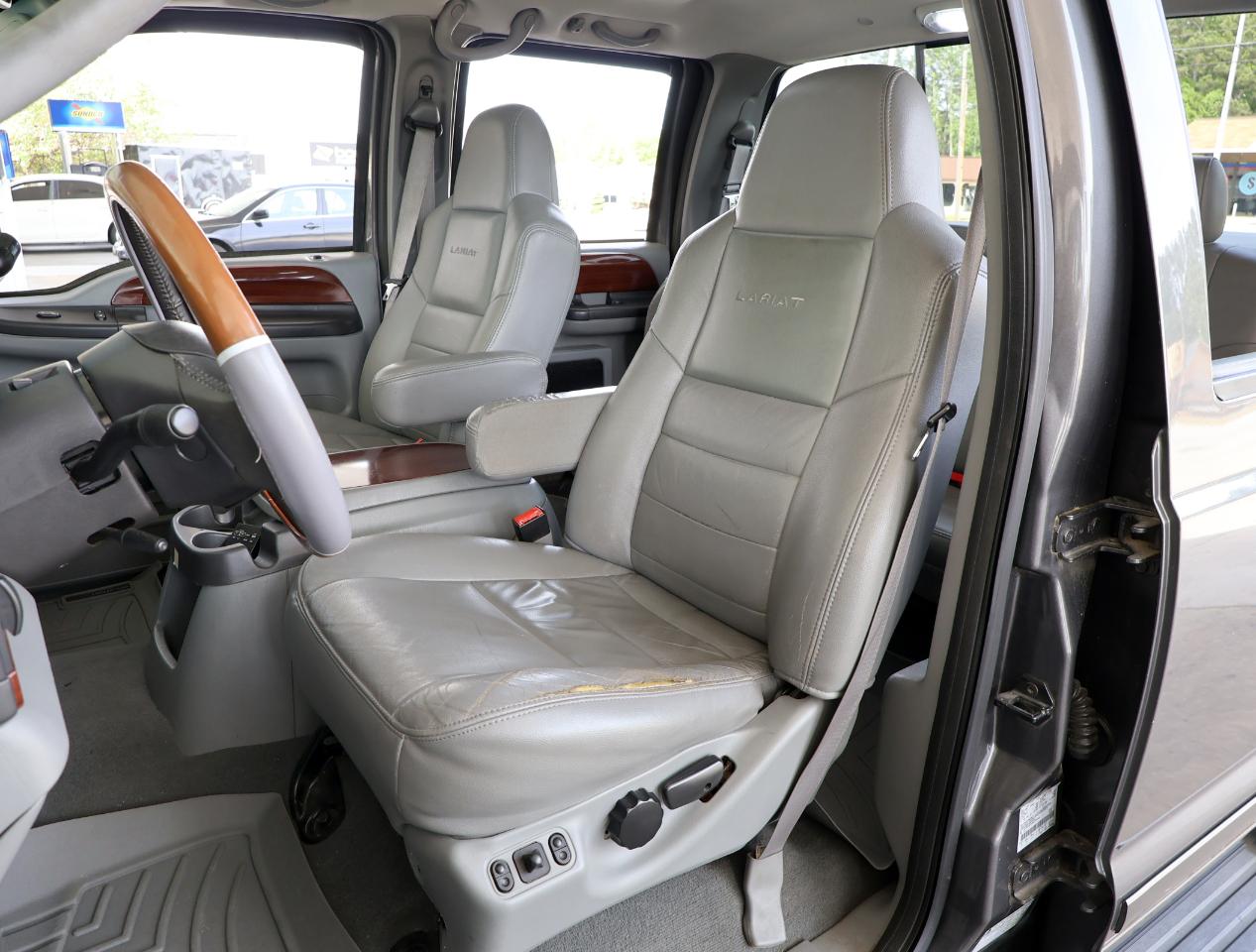 Ford F-250 SD Lariat Crew Cab Long Bed 2WD 2006