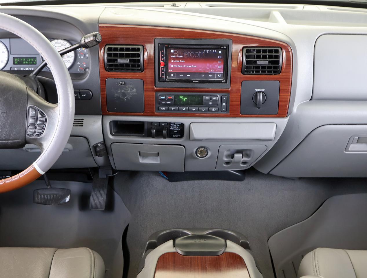 Ford F-250 SD Lariat Crew Cab Long Bed 2WD 2006