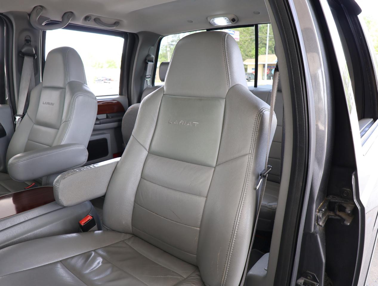Ford F-250 SD Lariat Crew Cab Long Bed 2WD 2006