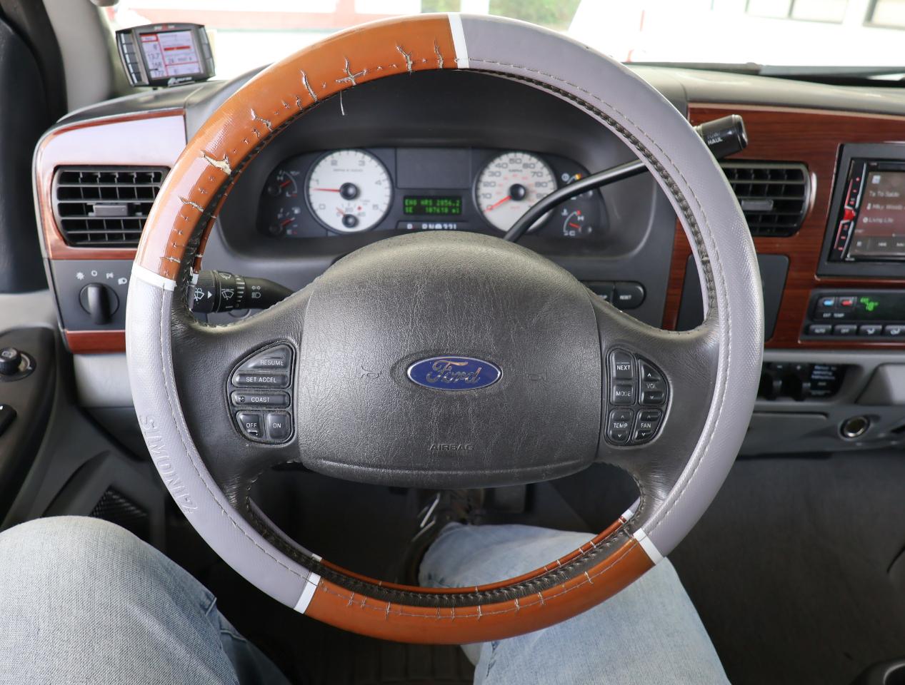 Ford F-250 SD Lariat Crew Cab Long Bed 2WD 2006