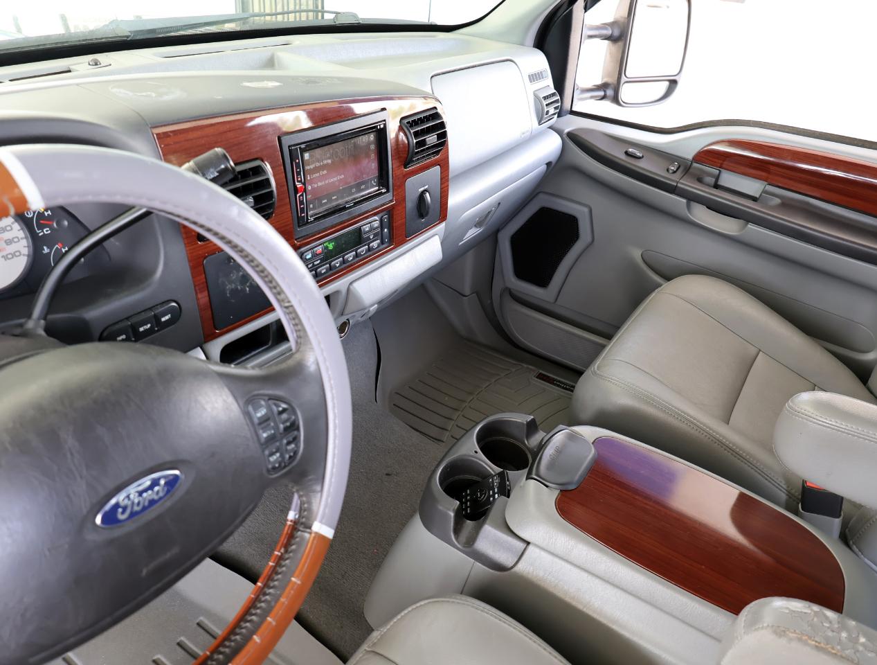 Ford F-250 SD Lariat Crew Cab Long Bed 2WD 2006