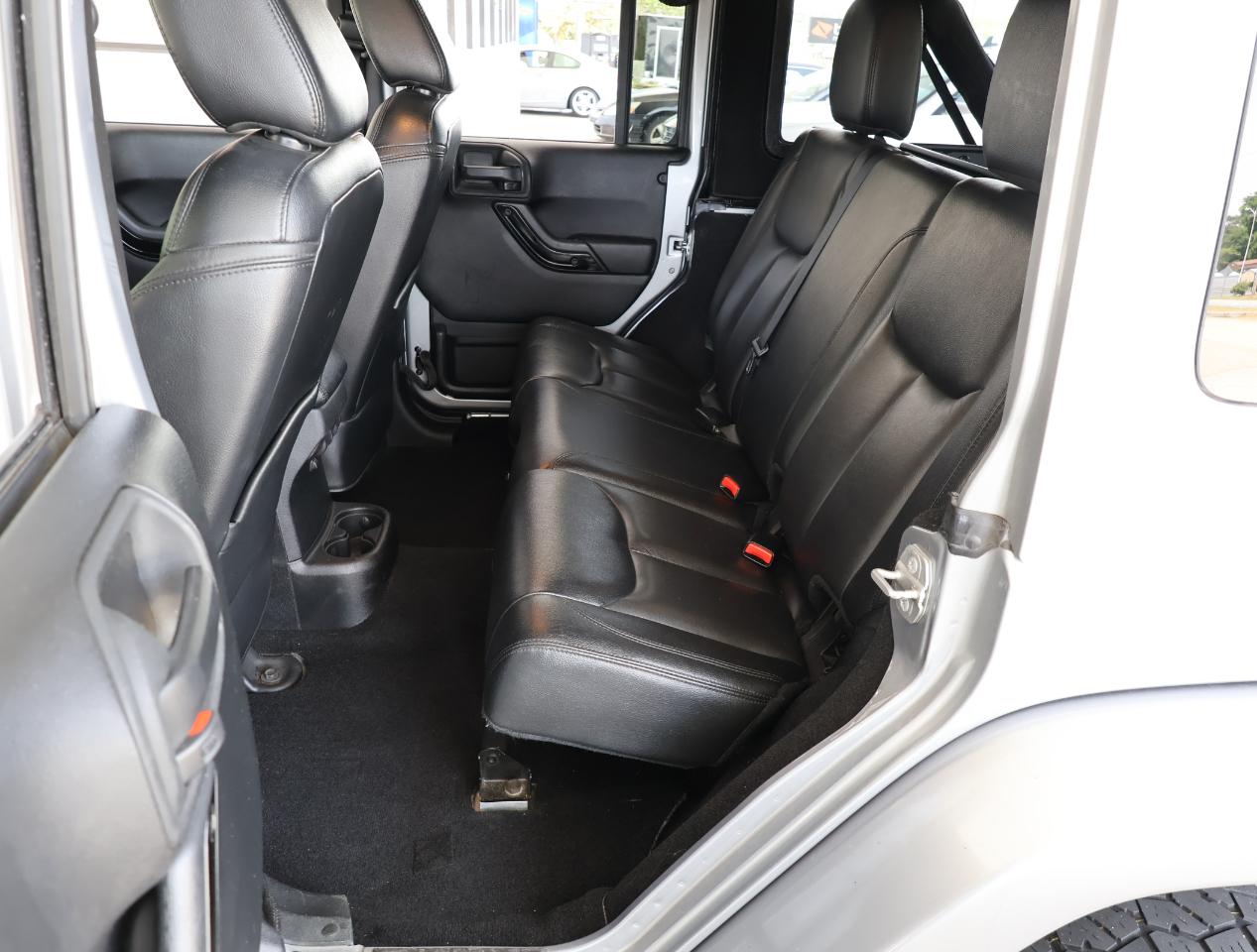 Jeep Wrangler Unlimited Altitude 4x4 2015