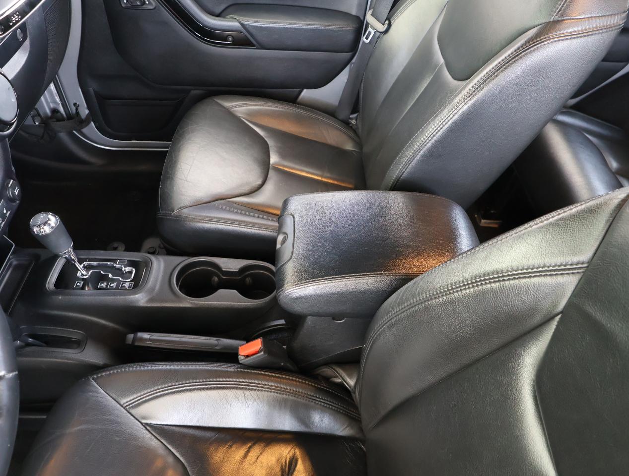 Jeep Wrangler Unlimited Altitude 4x4 2015