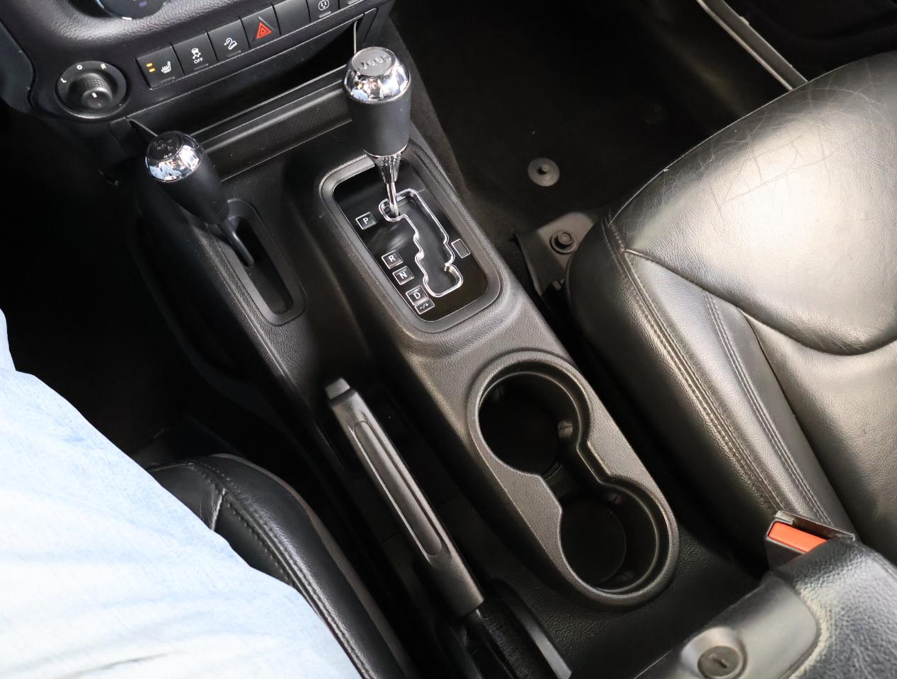 Jeep Wrangler Unlimited Altitude 4x4 2015