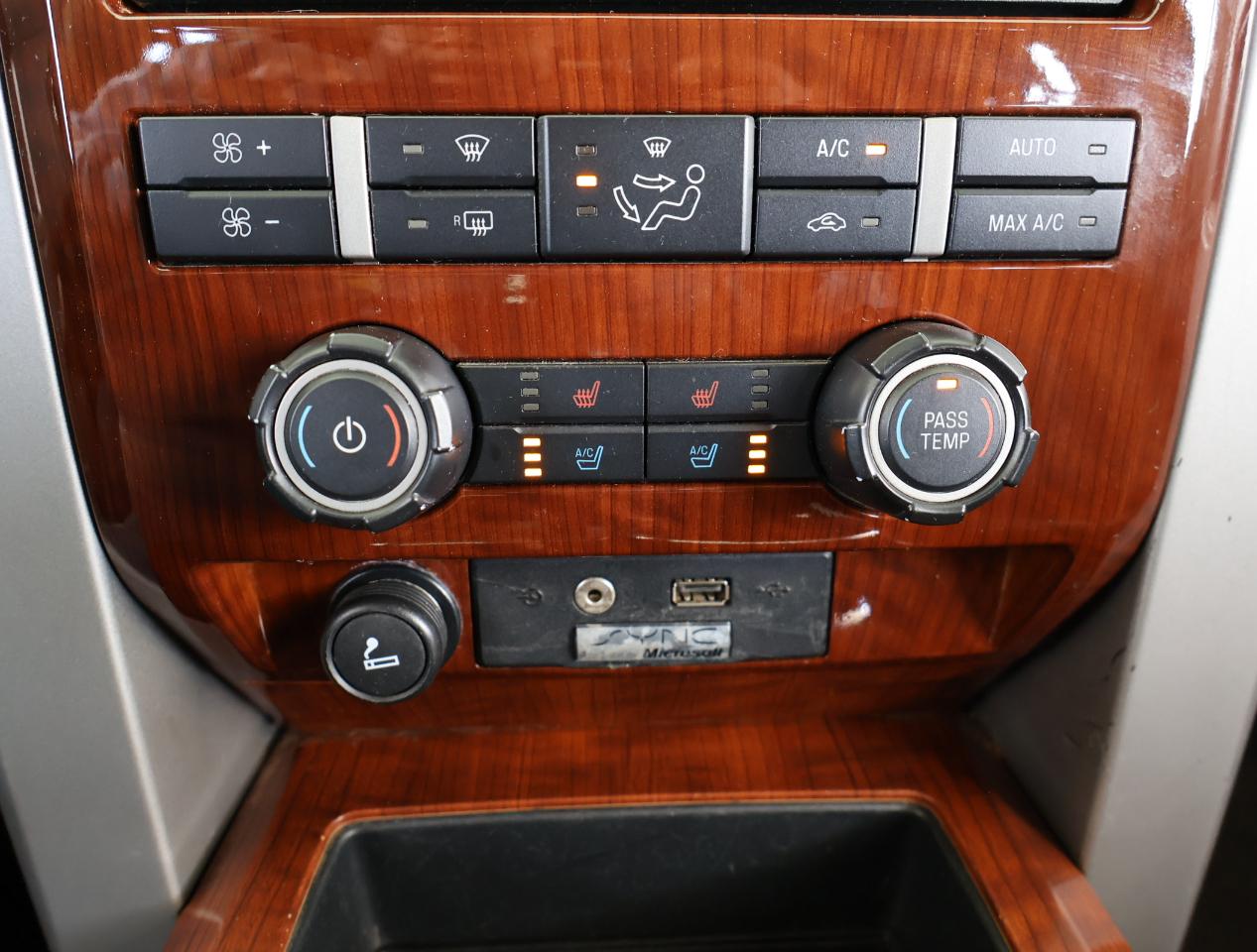 Ford F-150 Lariat SuperCrew 4WD 2010