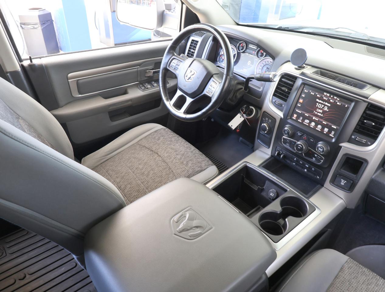 RAM 3500 Big Horn Crew Cab SWB 4WD 2015