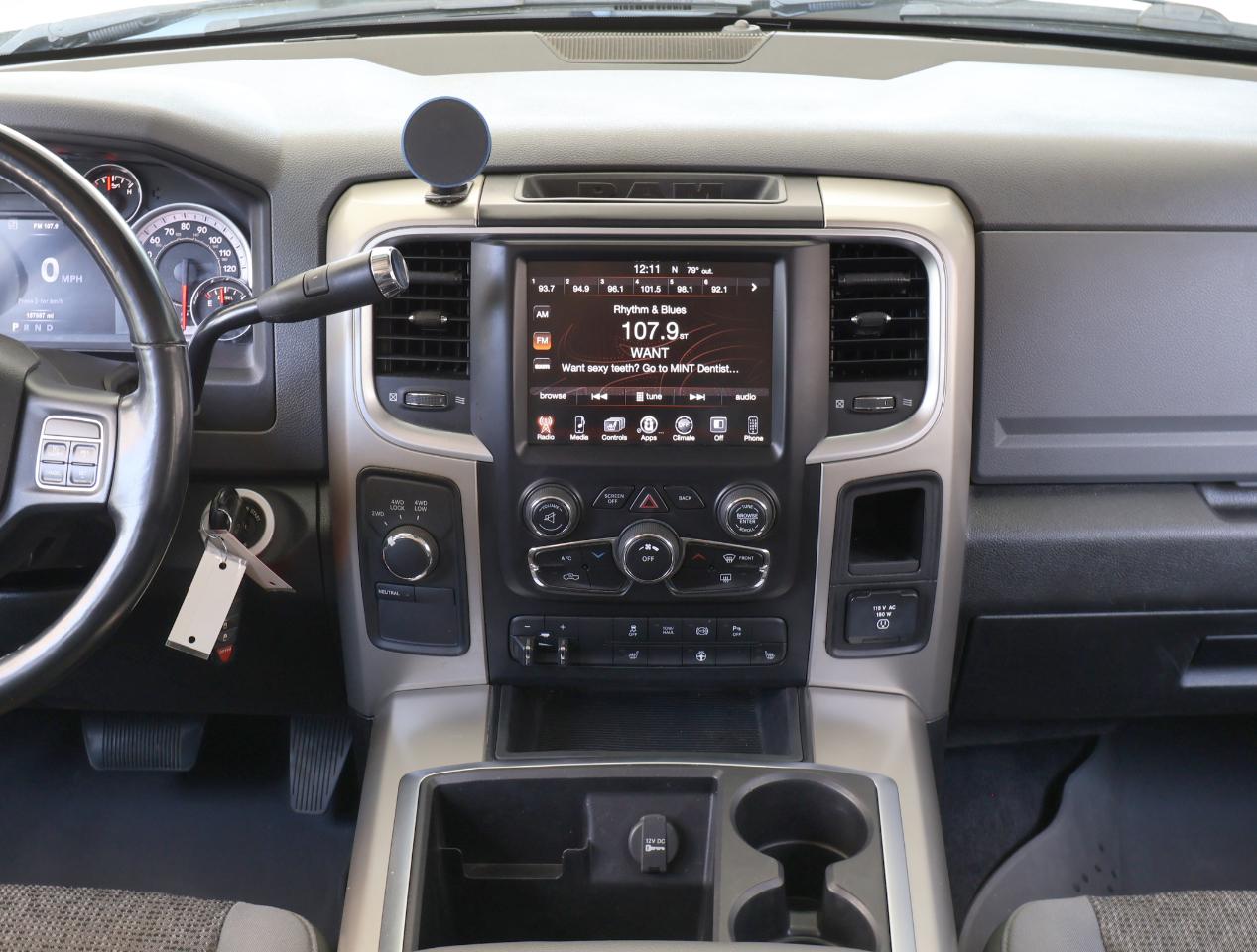 RAM 3500 Big Horn Crew Cab SWB 4WD 2015