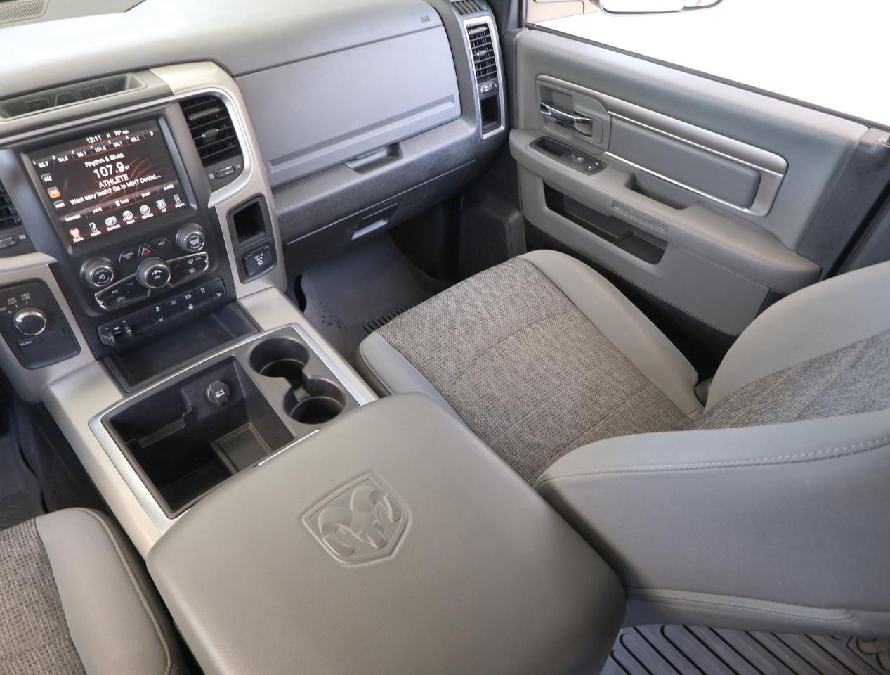 RAM 3500 Big Horn Crew Cab SWB 4WD 2015