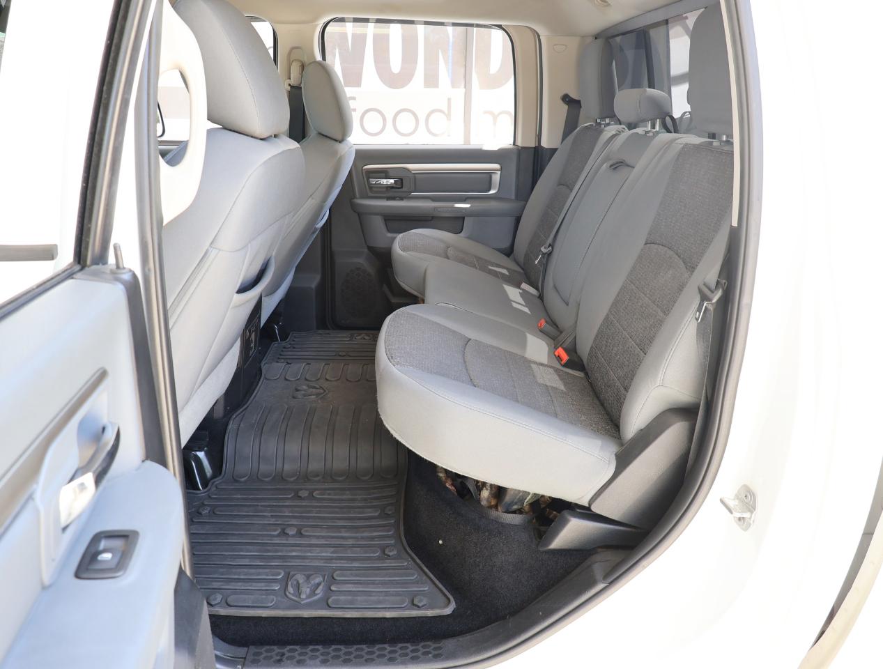 RAM 3500 Big Horn Crew Cab SWB 4WD 2015