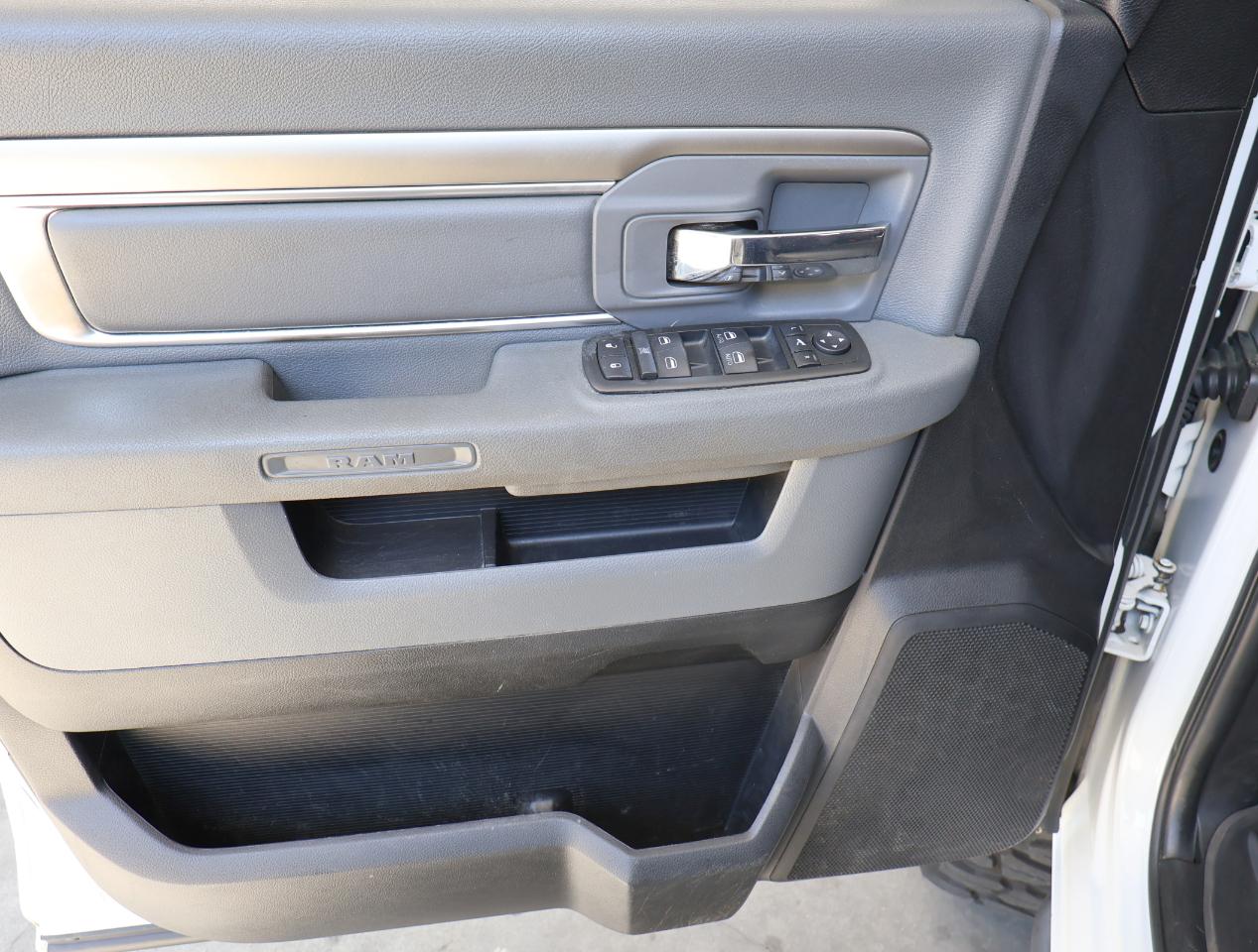 RAM 3500 Big Horn Crew Cab SWB 4WD 2015