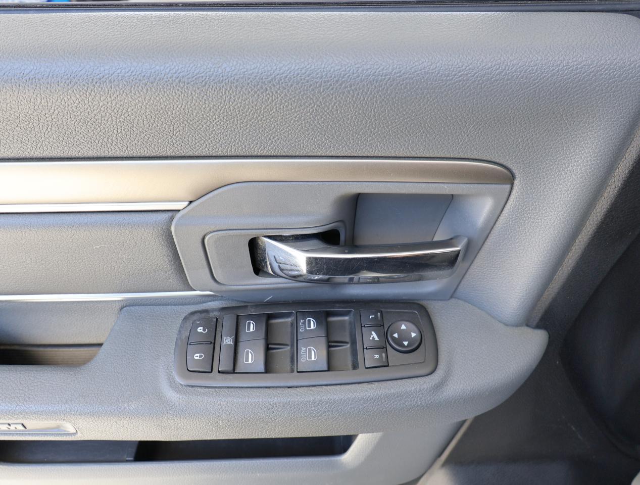 RAM 3500 Big Horn Crew Cab SWB 4WD 2015