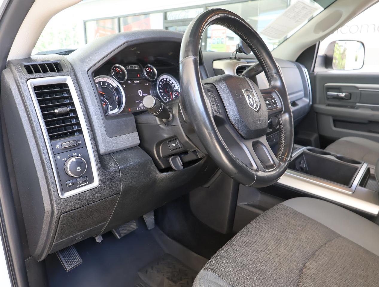 RAM 3500 Big Horn Crew Cab SWB 4WD 2015