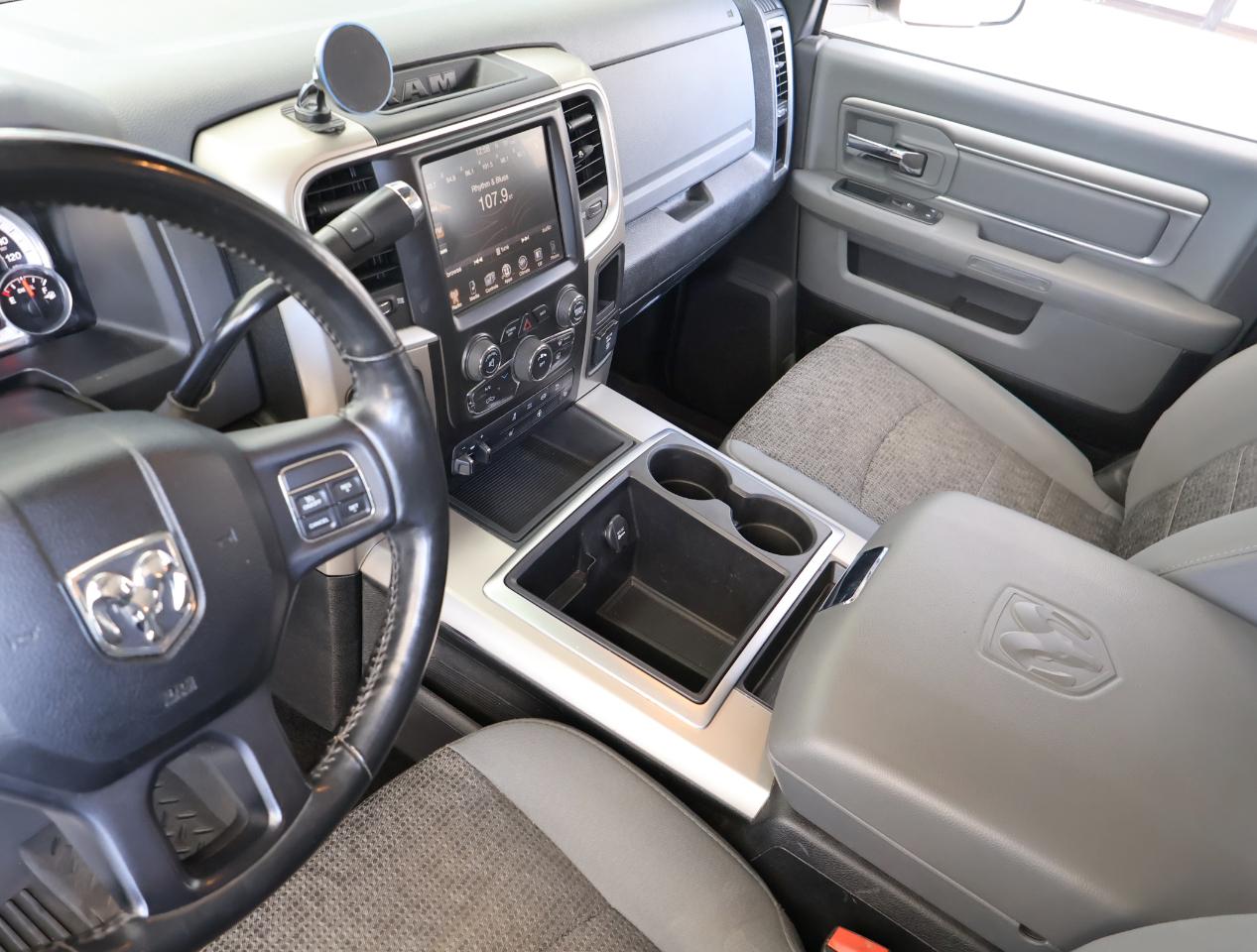 RAM 3500 Big Horn Crew Cab SWB 4WD 2015