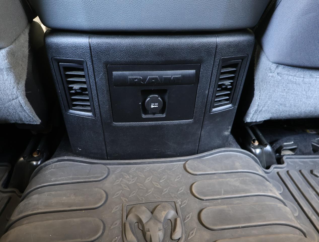 RAM 3500 Big Horn Crew Cab SWB 4WD 2015