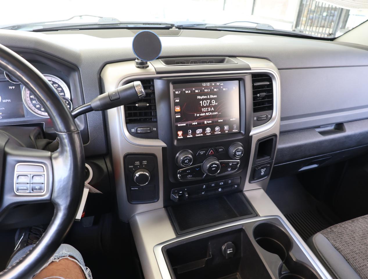 RAM 3500 Big Horn Crew Cab SWB 4WD 2015