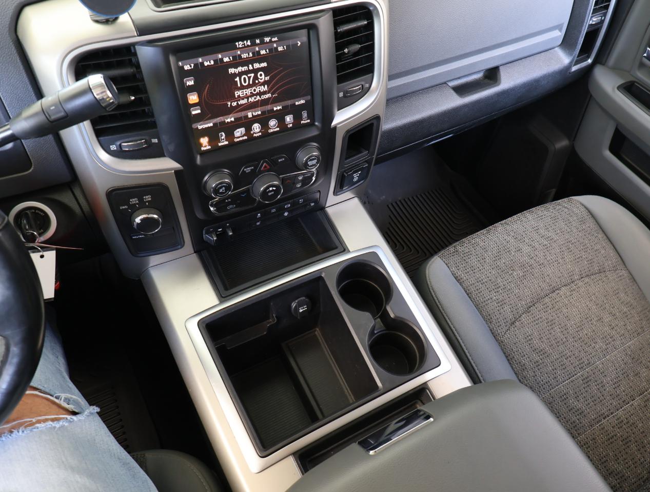 RAM 3500 Big Horn Crew Cab SWB 4WD 2015