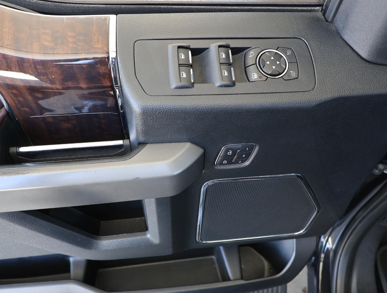 Ford F-150 XL SuperCrew 4WD 2015