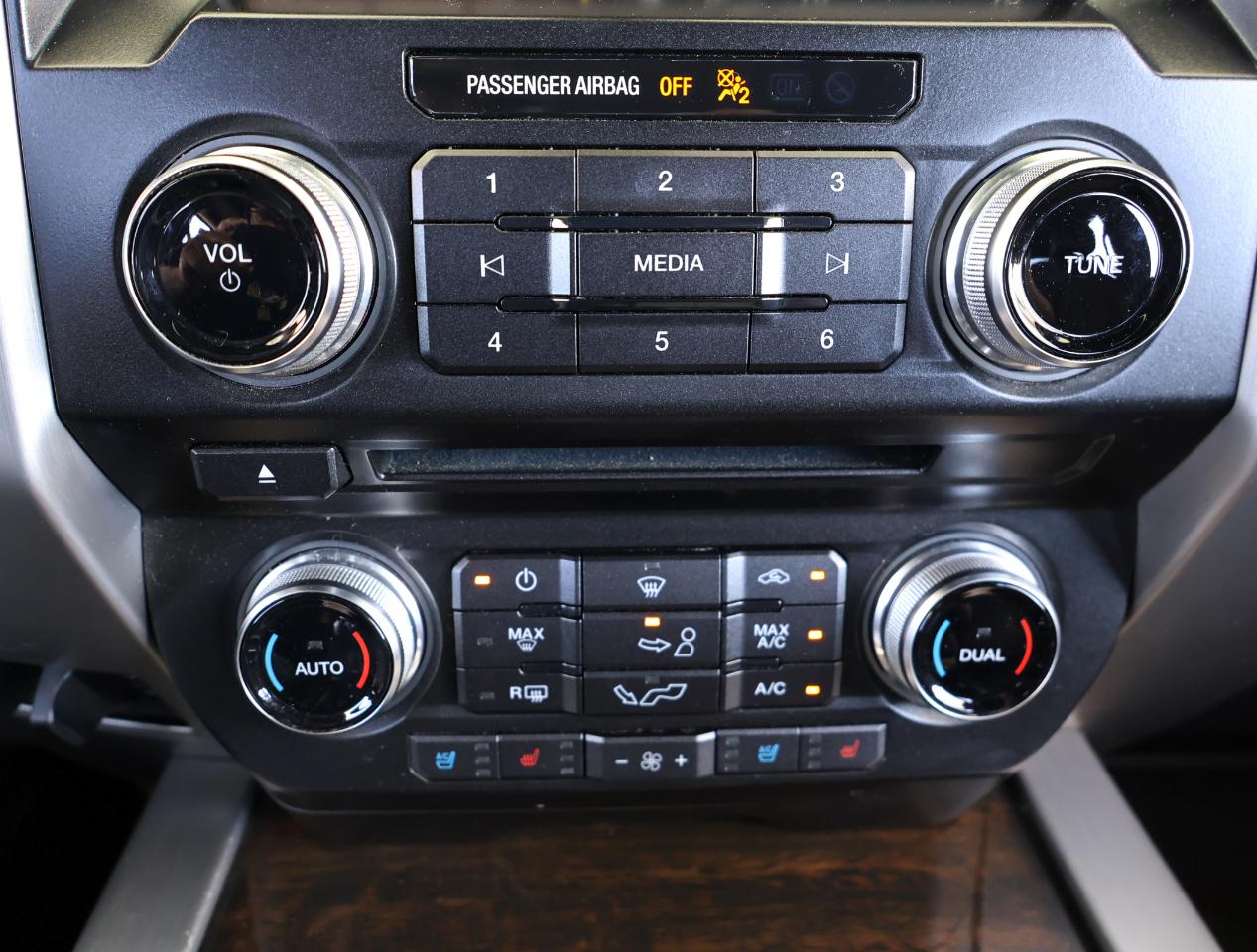 Ford F-150 XL SuperCrew 4WD 2015