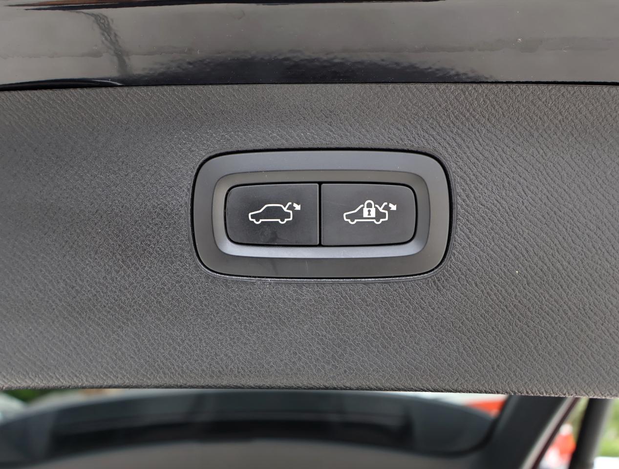 Volvo XC90 T6 Momentum AWD 2016