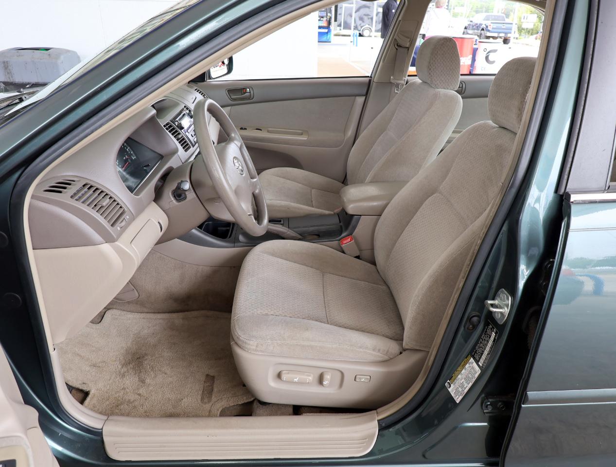 Toyota Camry LE V6 2004