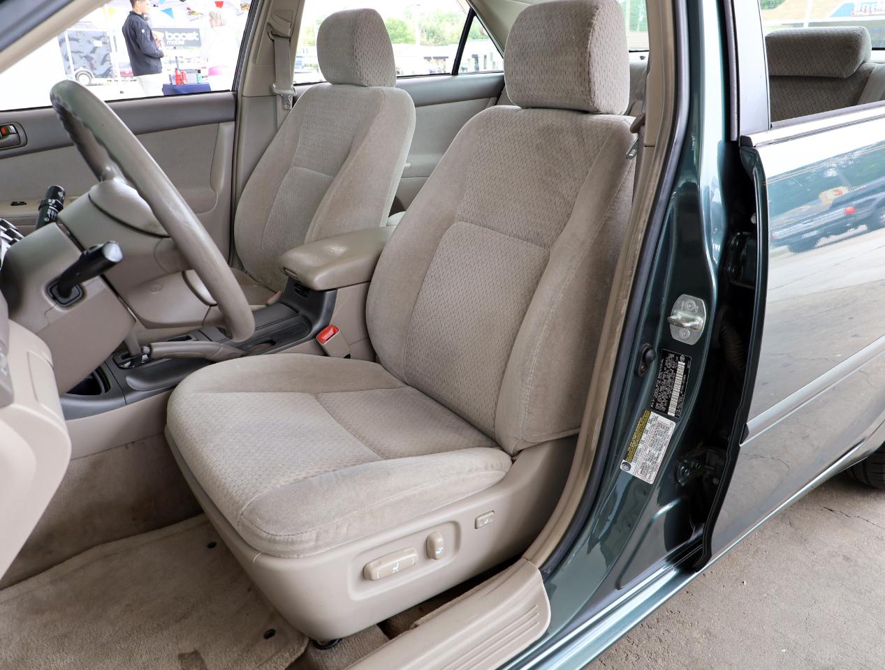 Toyota Camry LE V6 2004
