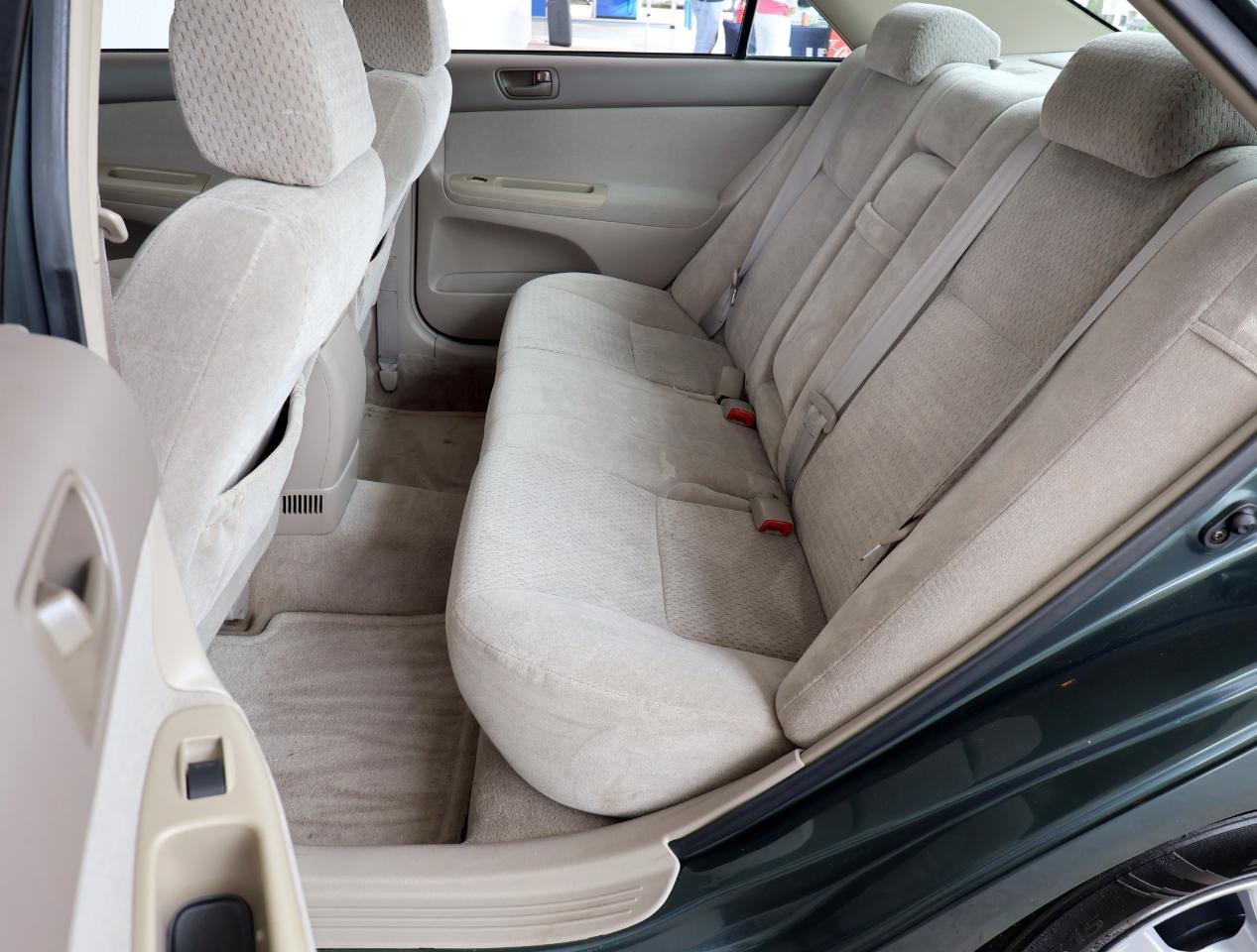 Toyota Camry LE V6 2004