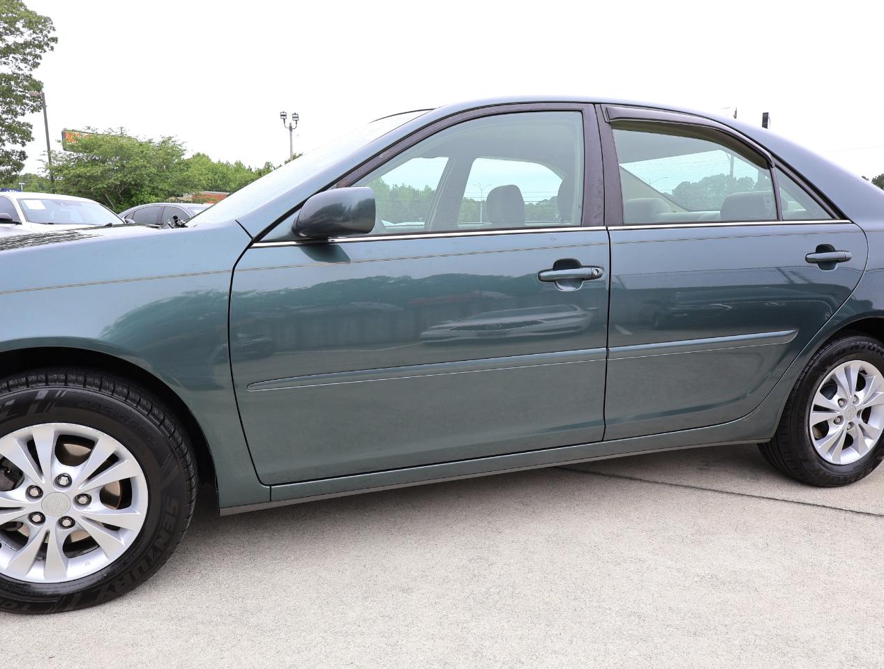 Toyota Camry LE V6 2004
