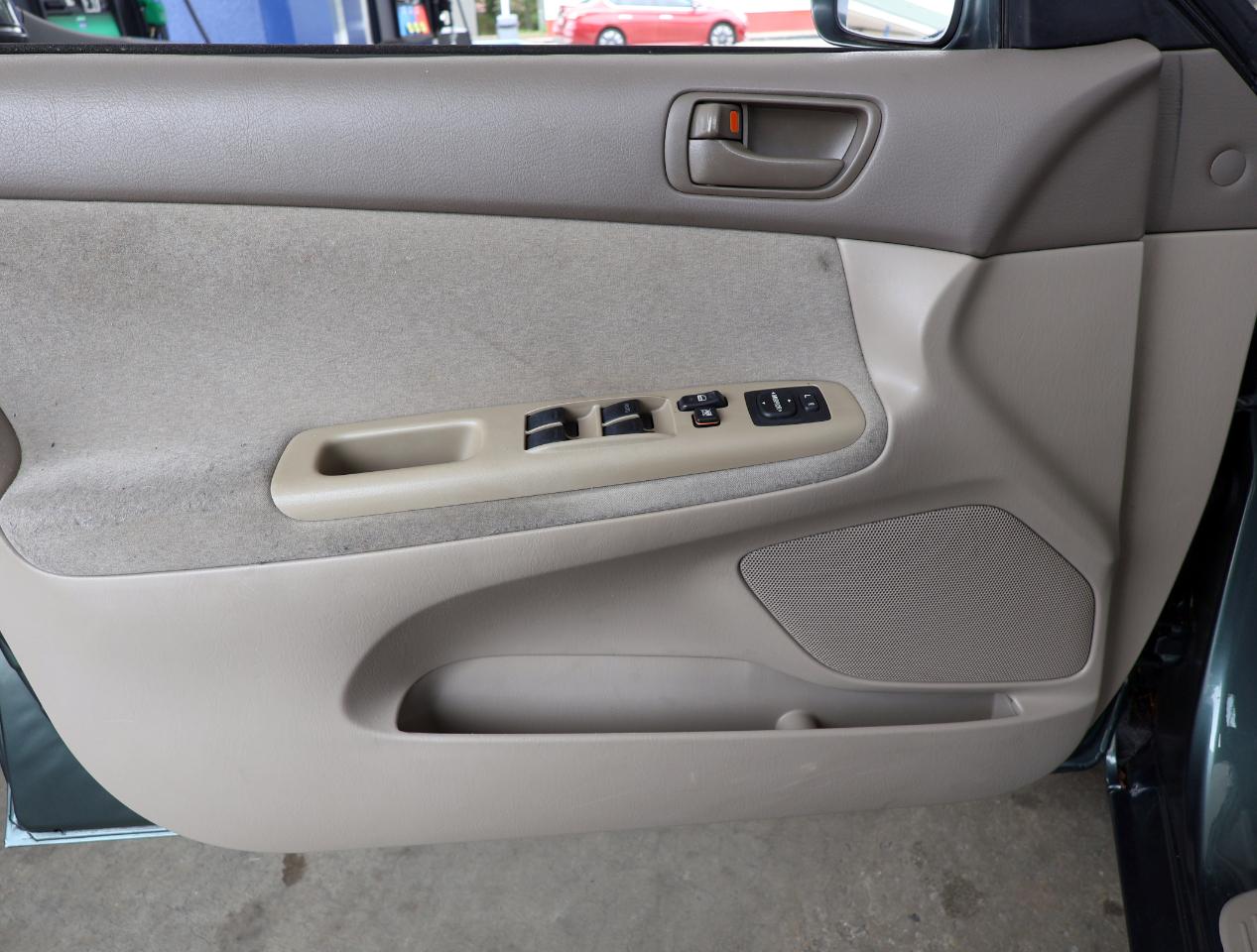 Toyota Camry LE V6 2004