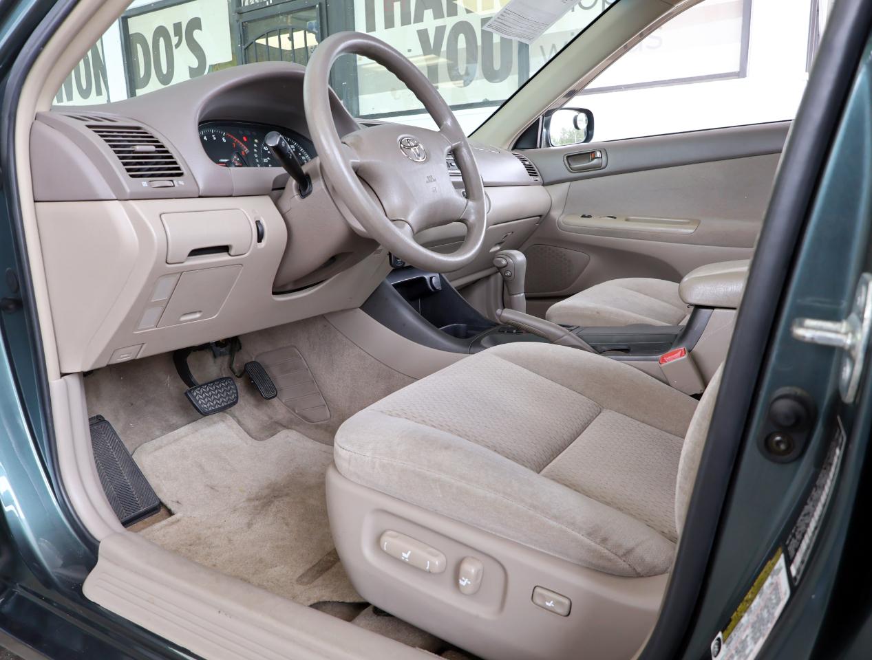 Toyota Camry LE V6 2004